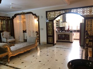 Living Room in 6 BHK Independent House at Sector 21 – for Rent