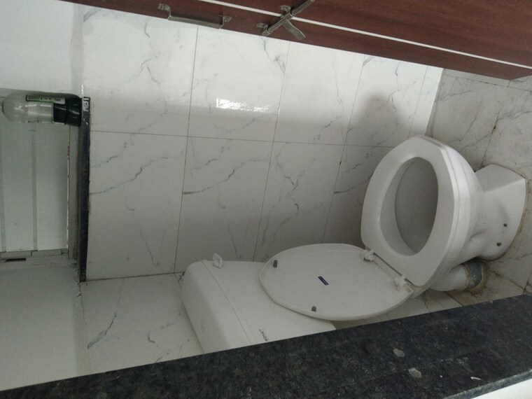 Bathroom, fergusson college road 1 Bedroom 650 Sq.Ft. Apartment In Fergusson College Road Pune 10591470