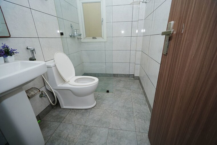 Bathroom, gulshan-botnia 2 Bedroom 1160 Sq.Ft. Apartment In Sector 144 Noida 10591494