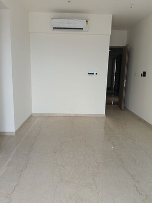Room in 2 BHK Apartment at MS Gateway, Juhu Road – for Rent