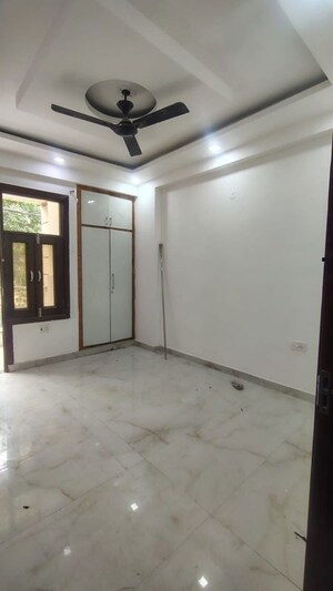 Room in 3 BHK Builder Floor at Vasundhara Sector 5 – for Sale