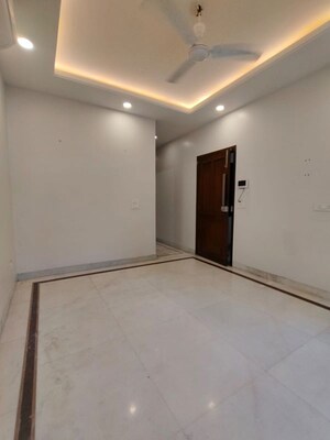 Room in 3 BHK Builder Floor at Chittaranjan Park – for Rent