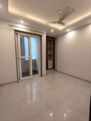 Room in 3 BHK Builder Floor at Chittaranjan Park – for Rent