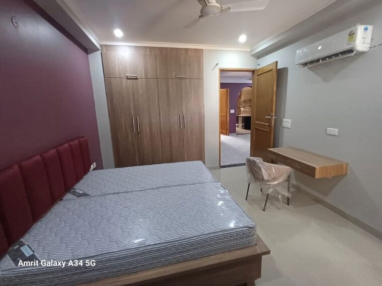 Bedroom, sector 42 3 Bedroom 240 Sq.Yd. Builder Floor In Sector 42 Gurgaon 10591523