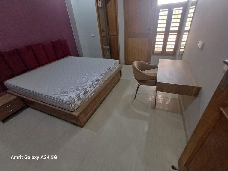 Bedroom, sector 42 3 Bedroom 240 Sq.Yd. Builder Floor In Sector 42 Gurgaon 10591523