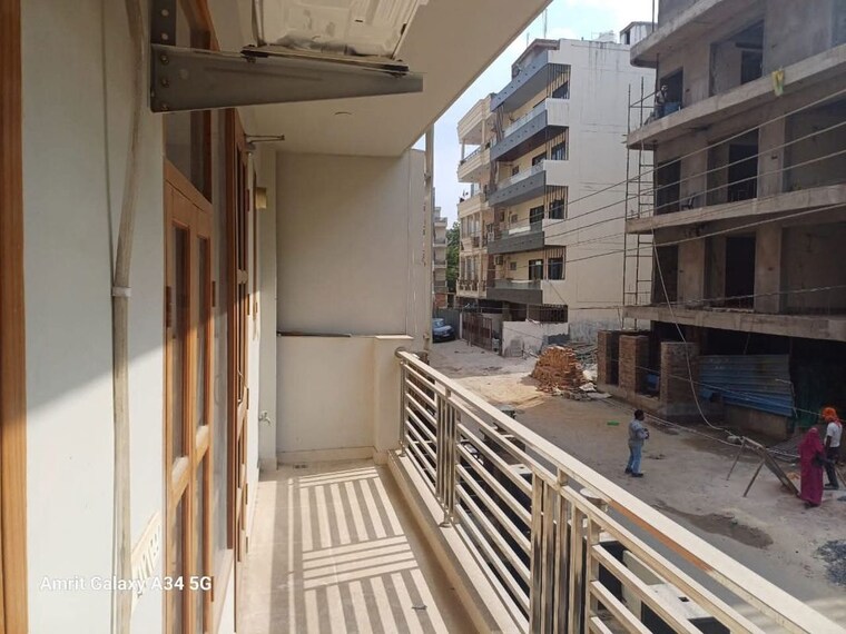 Balcony, sector 42 3 Bedroom 240 Sq.Yd. Builder Floor In Sector 42 Gurgaon 10591523