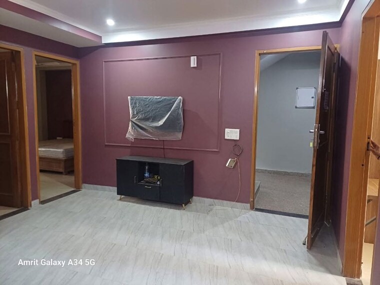  Parking, sector 42 3 Bedroom 240 Sq.Yd. Builder Floor In Sector 42 Gurgaon 10591523