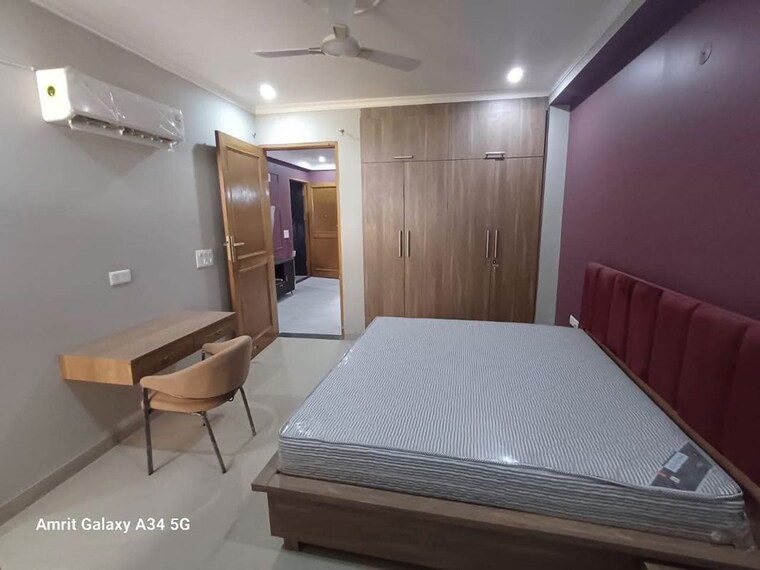 Bedroom, sector 42 3 Bedroom 240 Sq.Yd. Builder Floor In Sector 42 Gurgaon 10591523