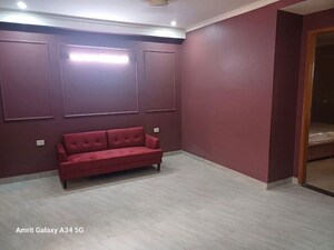 Room in 3 BHK Builder Floor at Sector 42 – for Rent