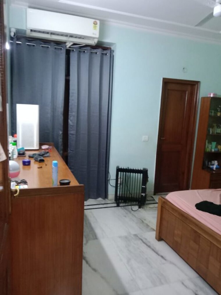 Bedroom, chittaranjan park 3 Bedroom 1400 Sq.Ft. Builder Floor In Chittaranjan Park Delhi 10591541