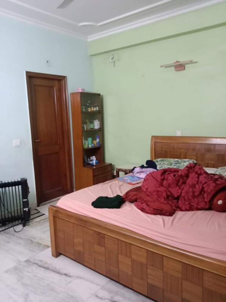 Bedroom, chittaranjan park 3 Bedroom 1400 Sq.Ft. Builder Floor In Chittaranjan Park Delhi 10591541