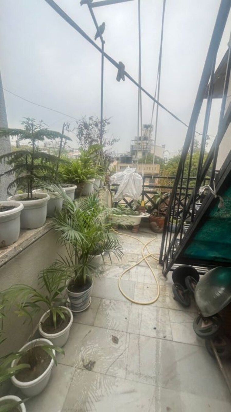 Balcony, chittaranjan park 3 Bedroom 1400 Sq.Ft. Builder Floor In Chittaranjan Park Delhi 10591541