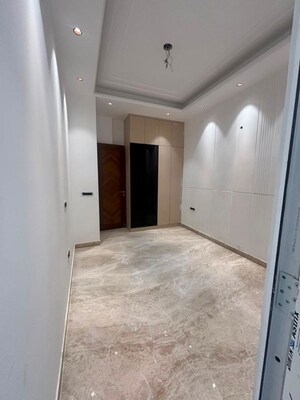 Room in 3 BHK Builder Floor at Safdarjung Enclave – for Sale