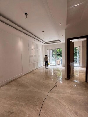 Room in 3 BHK Builder Floor at Safdarjung Enclave – for Sale