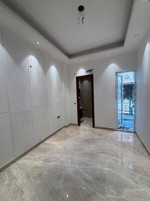 Room in 3 BHK Builder Floor at Safdarjung Enclave – for Sale