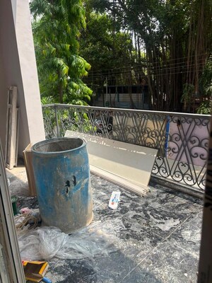 Balcony in 3 BHK Builder Floor at Safdarjung Enclave – for Sale
