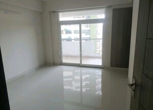 Room in 3 BHK Apartment at Parx Laureate, Sector 108 – for Rent