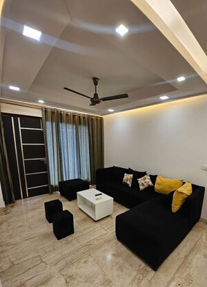 Team Area in 3 BHK Builder Floor at Sector 27 – for Rent