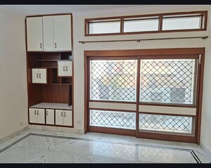 Room in 3 BHK Builder Floor at Uday Park – for Rent