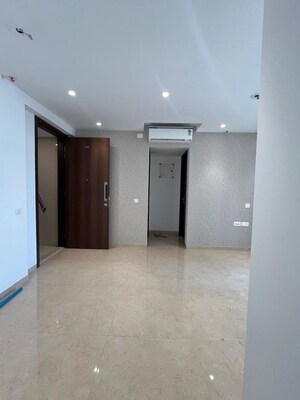Room in 2 BHK Apartment at Hiranandani Highland, Powai – for Rent