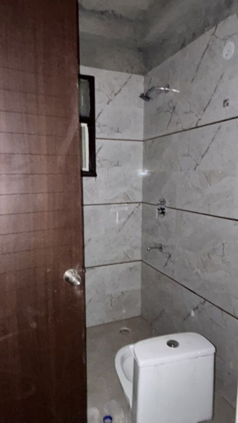 Bathroom, vaidpura 3 Bedroom 1910 Sq.Ft. Builder Floor In Vaidpura Greater Noida 10591641