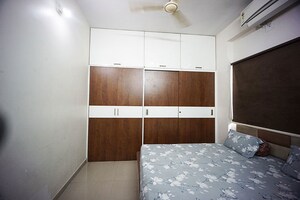 Room in 2 BHK Apartment at Jivraj Park – for Sale