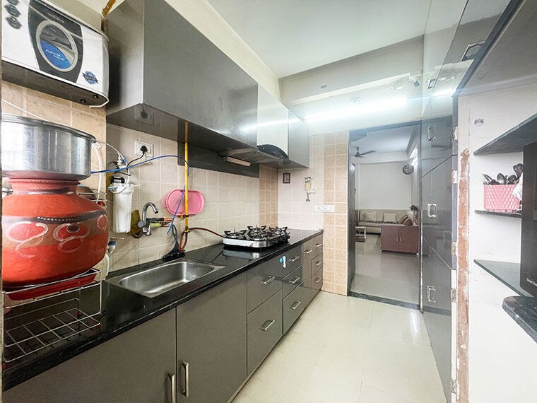 Kitchen, jivraj park 2 Bedroom 125 Sq.Yd. Apartment In Jivraj Park Ahmedabad 10591664