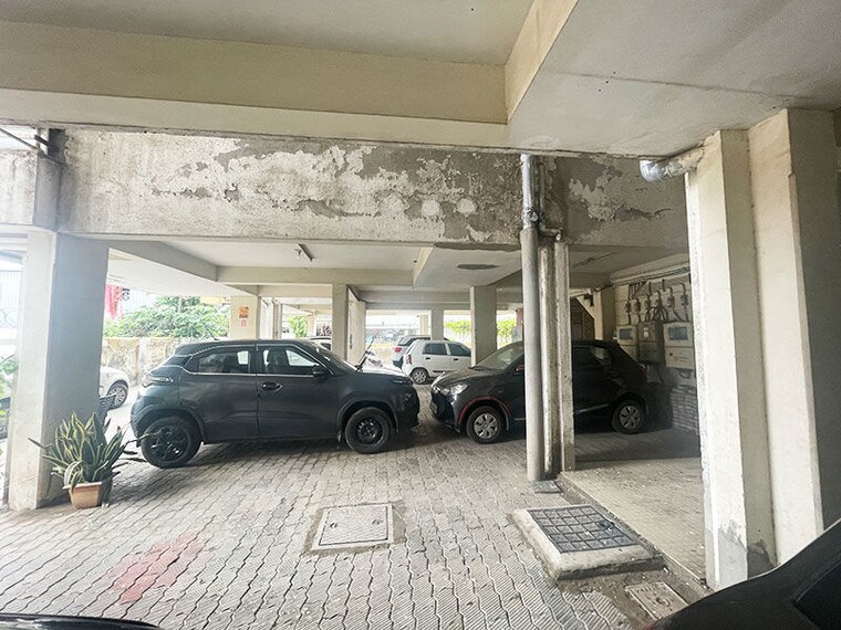  Parking, jivraj park 2 Bedroom 125 Sq.Yd. Apartment In Jivraj Park Ahmedabad 10591664