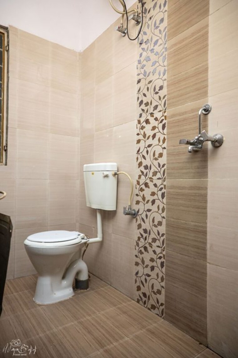 Bathroom, model town 3 Bedroom 1300 Sq.Ft. Builder Floor In Model Town Jaipur 10591631