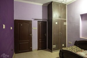 Furnished Amenities in 3 BHK Builder Floor at Model Town – for Sale