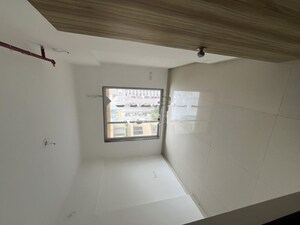 Furnished Amenities in 2 BHK Apartment at Avant Hillway, Goregaon East – for Rent