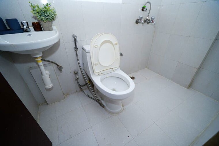 Bathroom, piedmont-taksila-heights 3.5 Bedroom 1838 Sq.Ft. Apartment In Sector 37c Gurgaon 10591680