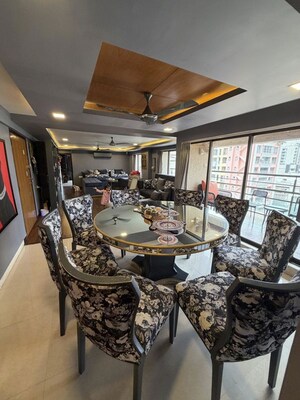 Team Area in 4 BHK Apartment at Hicons Enclave, Khar West – for Rent