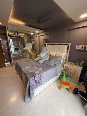 Team Area in 4 BHK Apartment at Hicons Enclave, Khar West – for Rent