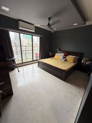 Bedroom in 4 BHK Apartment at Hicons Enclave, Khar West – for Rent