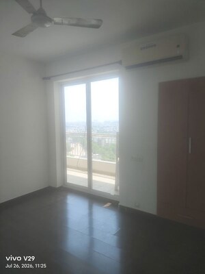 Room in 3 BHK Apartment at Pragati Hills, Sector 47 – for Rent