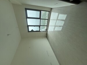 Room in 3.5 BHK Apartment at Sheth Auris Bliss, Malad West – for Rent
