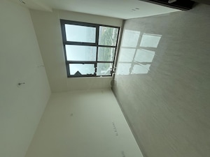 Room in 3.5 BHK Apartment at Sheth Auris Bliss, Malad West – for Rent
