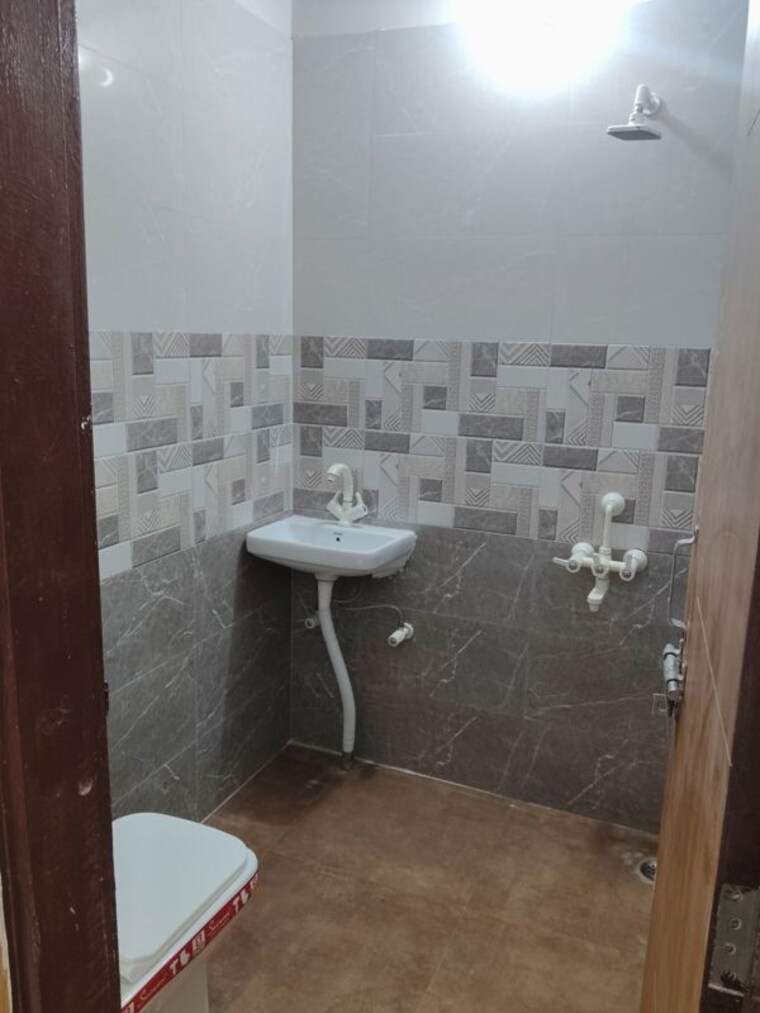 Bathroom, mother-homez 1 Bedroom 600 Sq.Ft. Apartment In Sector 73 Noida 10591725