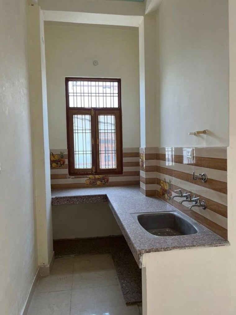 Room, kalyanpur east 6+ Bedroom 1950 Sq.Ft. Villa In Kalyanpur East Lucknow 10591718