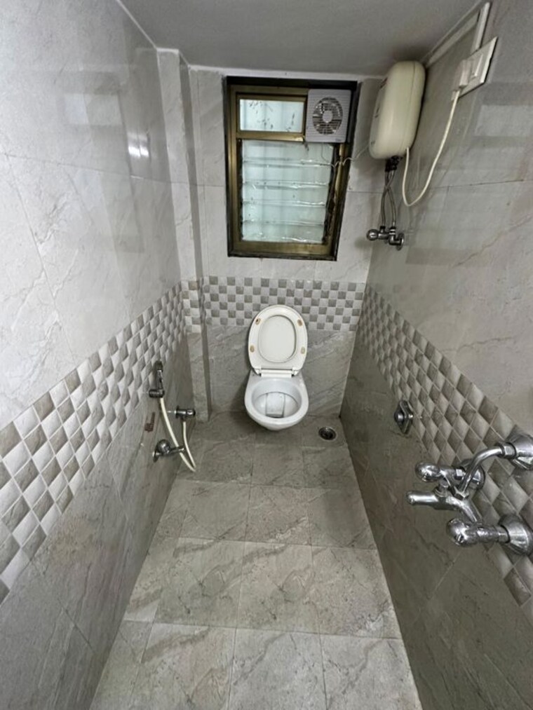 Bathroom, yashodhan-apartments-andheri 2 Bedroom 700 Sq.Ft. Apartment In Andheri West Mumbai 10591773