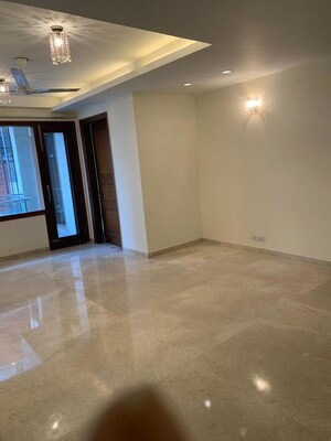 Room in 3 BHK Builder Floor at Defence Colony – for Rent
