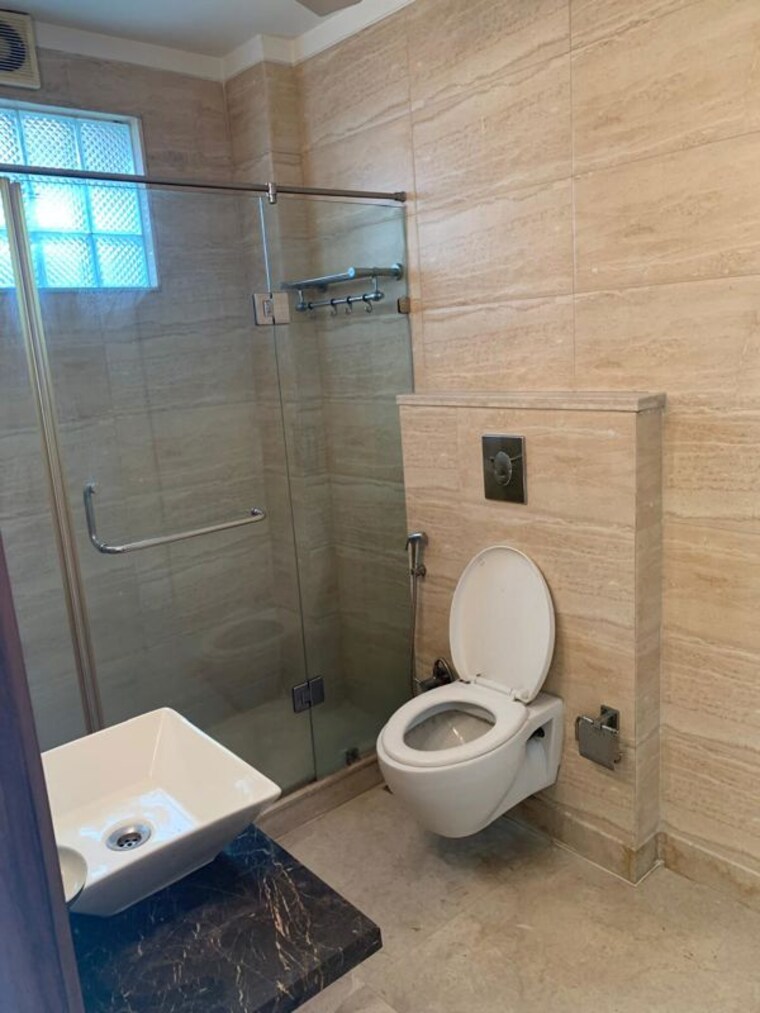 Bathroom, defence colony 3 Bedroom 2925 Sq.Ft. Builder Floor In Defence Colony Delhi 10591808