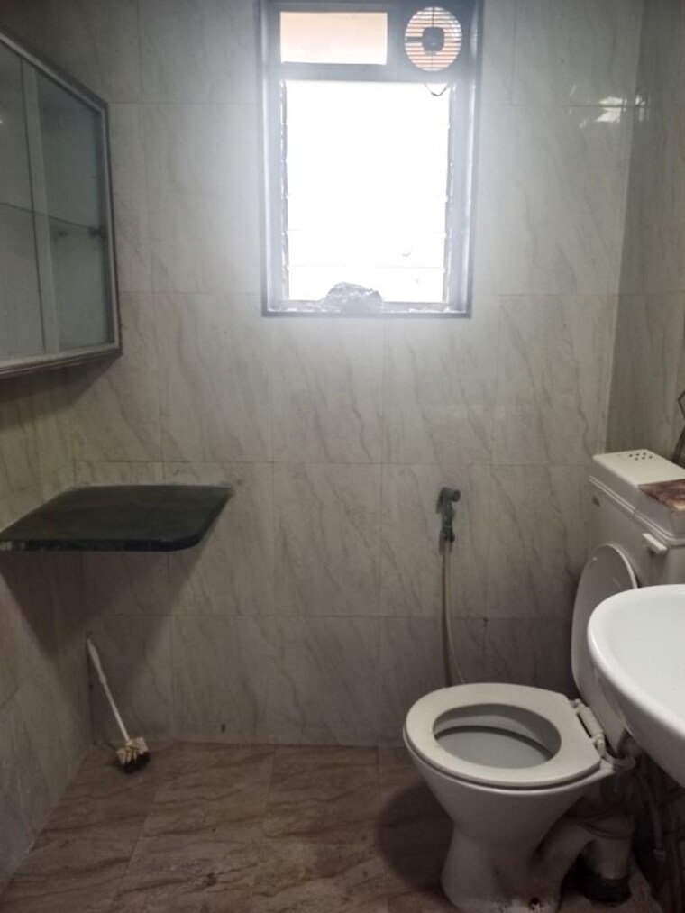 Bathroom, royal-palms-garden-view 3.5 Bedroom 1260 Sq.Ft. Apartment In Goregaon East Mumbai 10591800