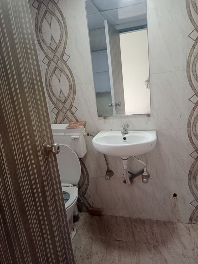 Bathroom, royal-palms-garden-view 3.5 Bedroom 1260 Sq.Ft. Apartment In Goregaon East Mumbai 10591800
