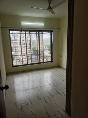 Room in 3.5 BHK Apartment at Royal Palms Garden View, Goregaon East – for Rent