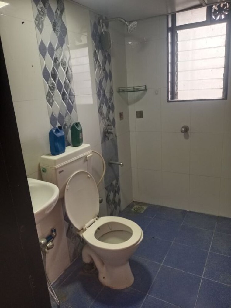 Bathroom, royal-palms-garden-view 3.5 Bedroom 1260 Sq.Ft. Apartment In Goregaon East Mumbai 10591800