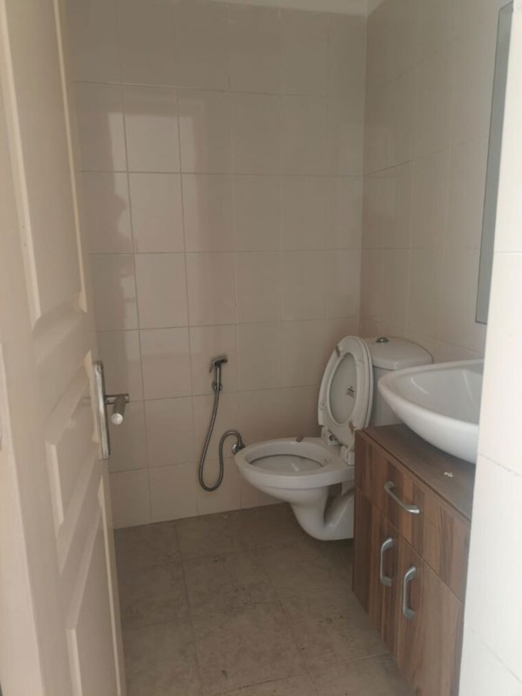 Bathroom, vatika-gurgaon-21 3.5 Bedroom 1980 Sq.Ft. Apartment In Sector 83 Gurgaon 10591803