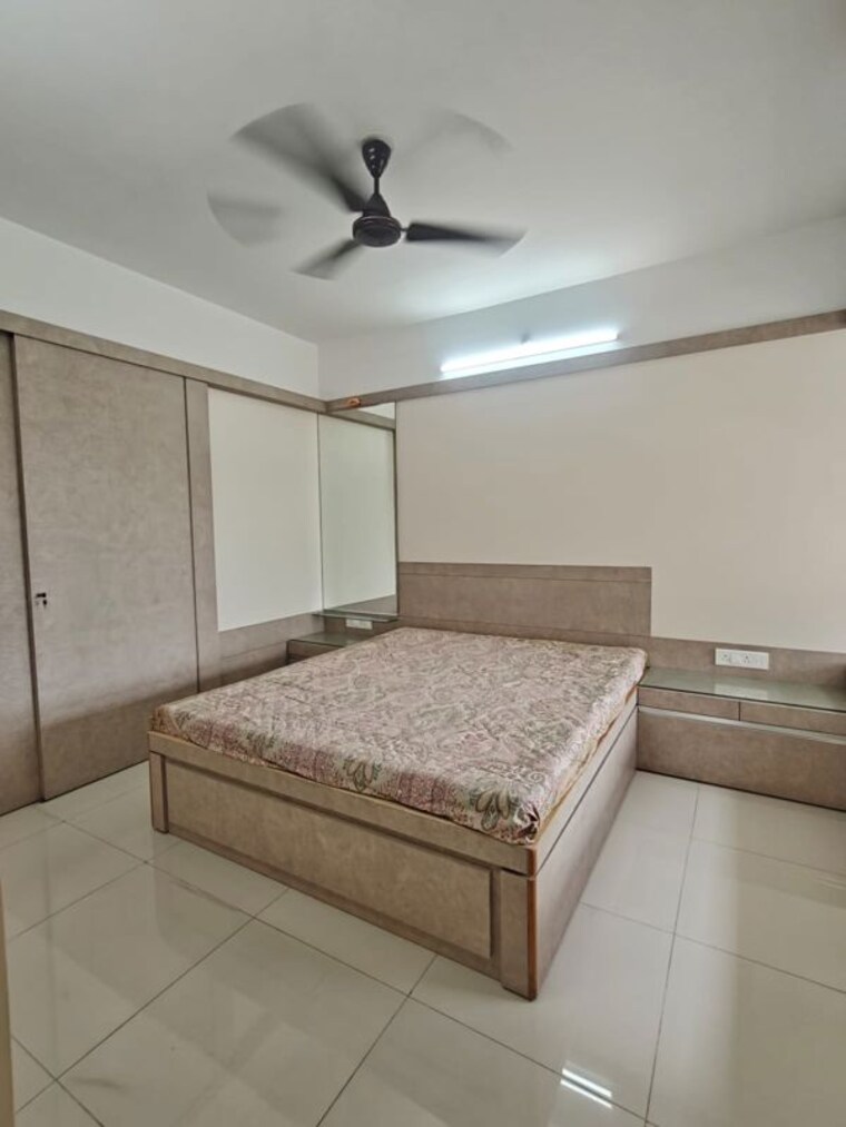 Bedroom, godrej-emerald 2 Bedroom 920 Sq.Ft. Apartment In Ghodbunder Road Thane 10591839