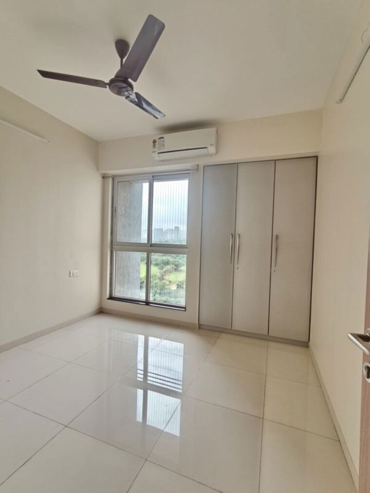 Kitchen, godrej-emerald 2 Bedroom 920 Sq.Ft. Apartment In Ghodbunder Road Thane 10591839
